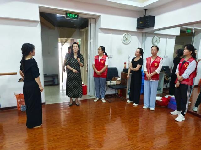 廣場舞輔導下基層 文化服務惠民生——渭南市文化藝術中心深化基層輔導工作紀實